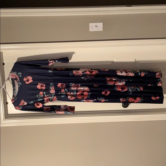 Dresses & Skirts - Long maxi floral navy dress